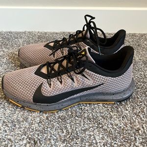 Nike Quest running shoe. EUC